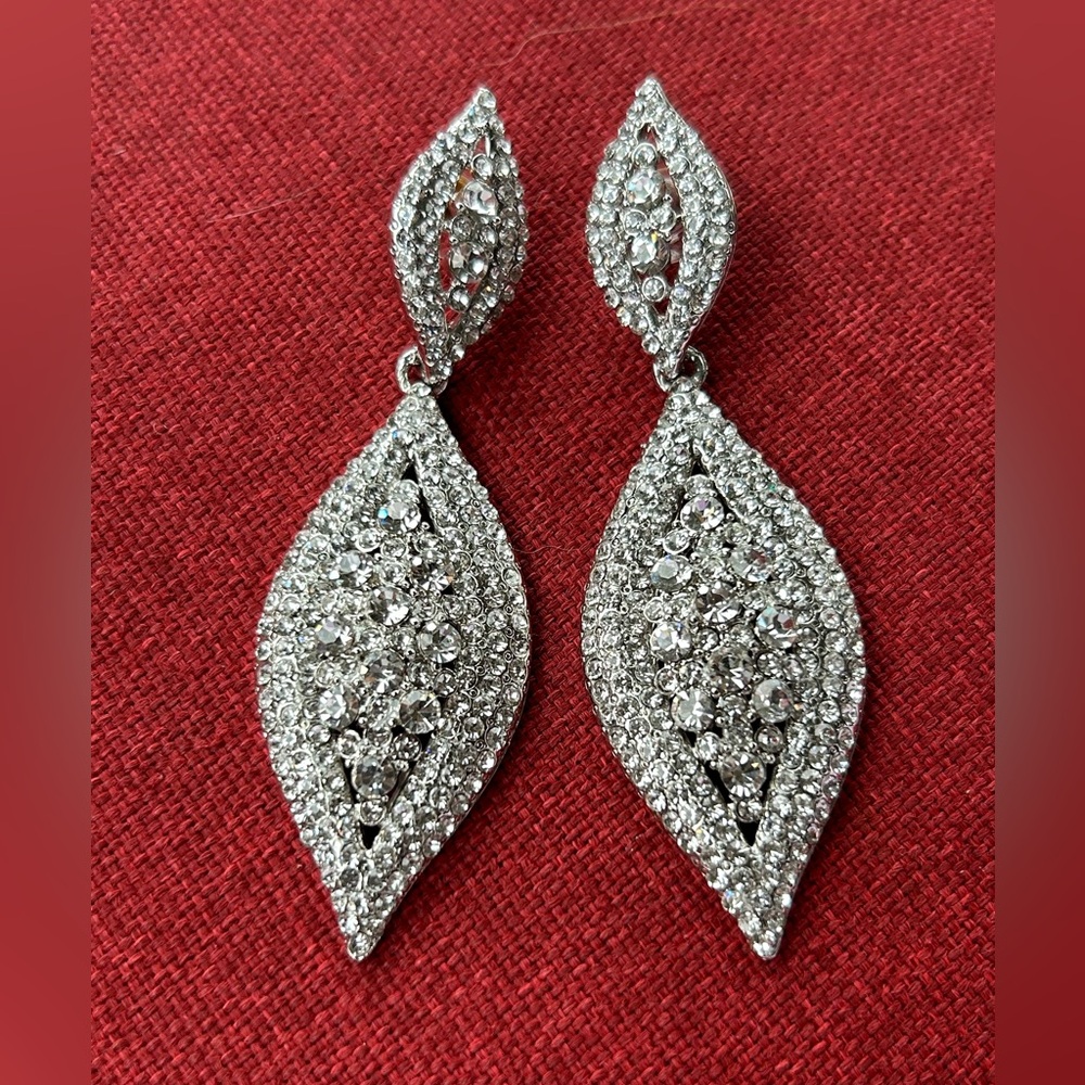 Elegant Silver Crystal Drop Earrings